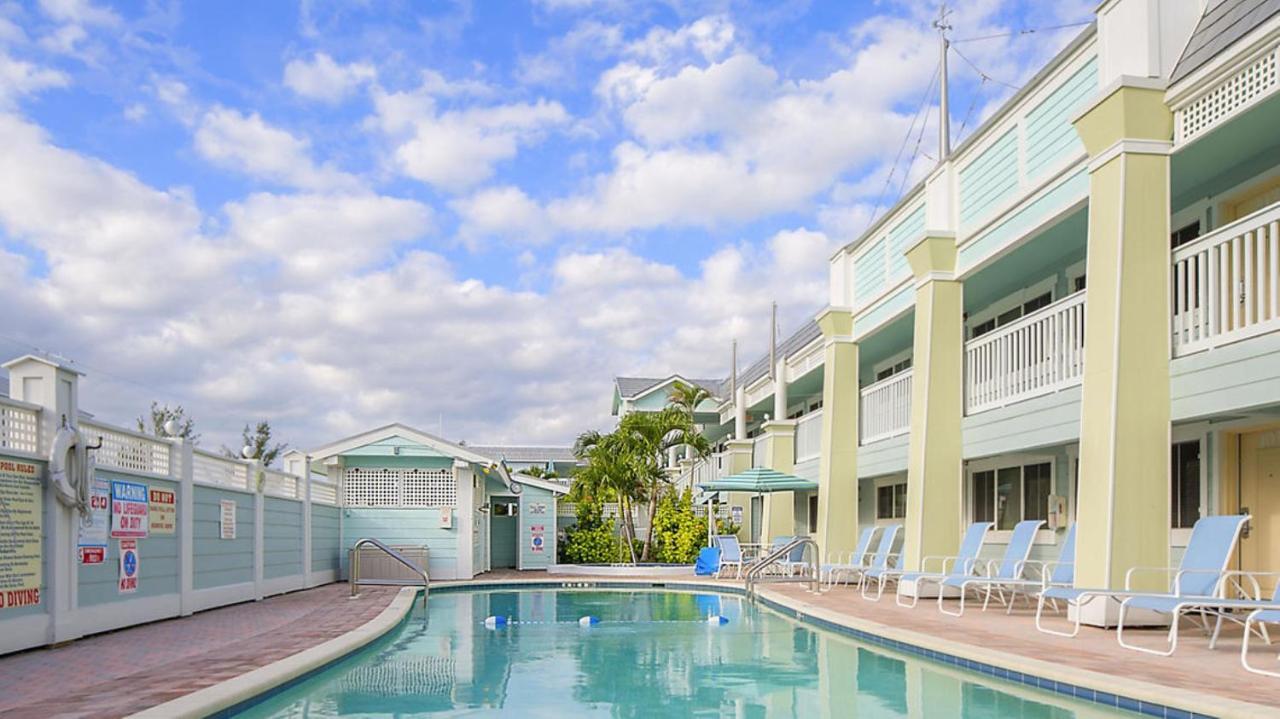 Resort Sixty-Six Holmes Beach Bagian luar foto