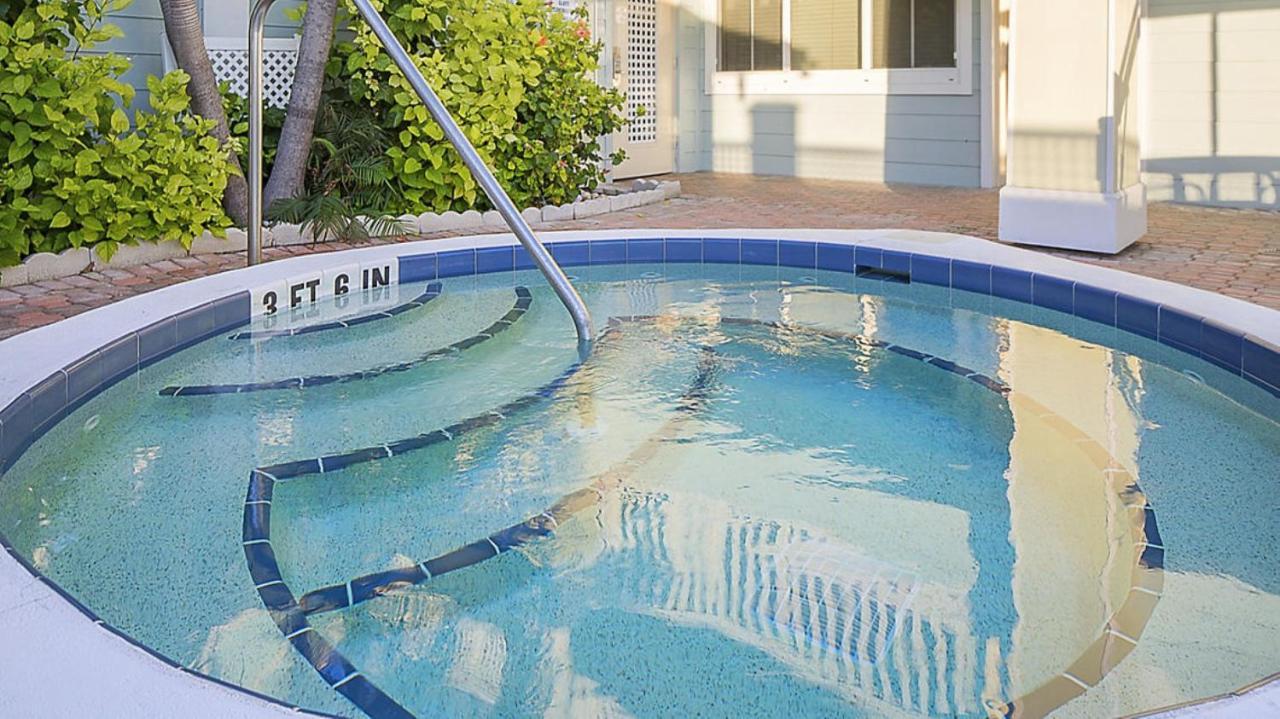 Resort Sixty-Six Holmes Beach Bagian luar foto